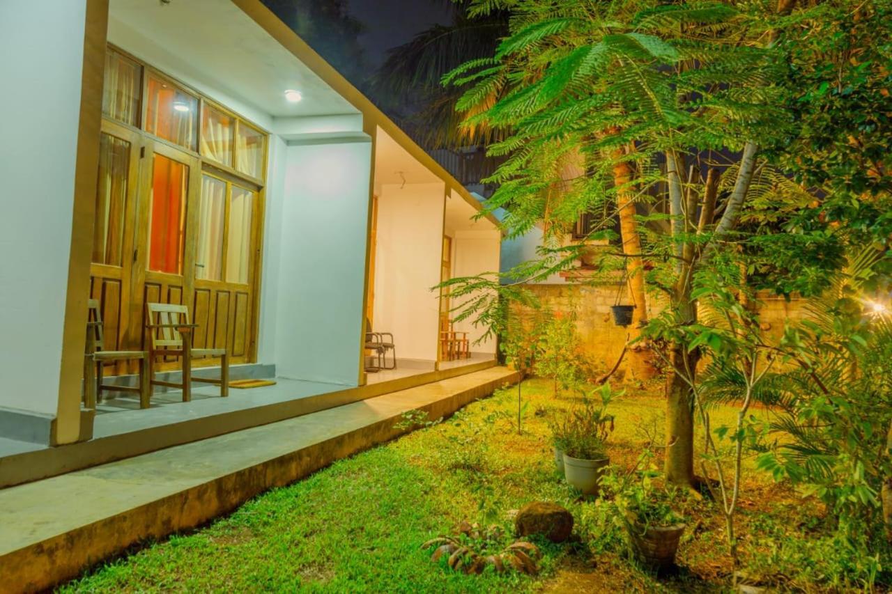 Talalla Ocean Beach Bungalow Матара Екстер'єр фото